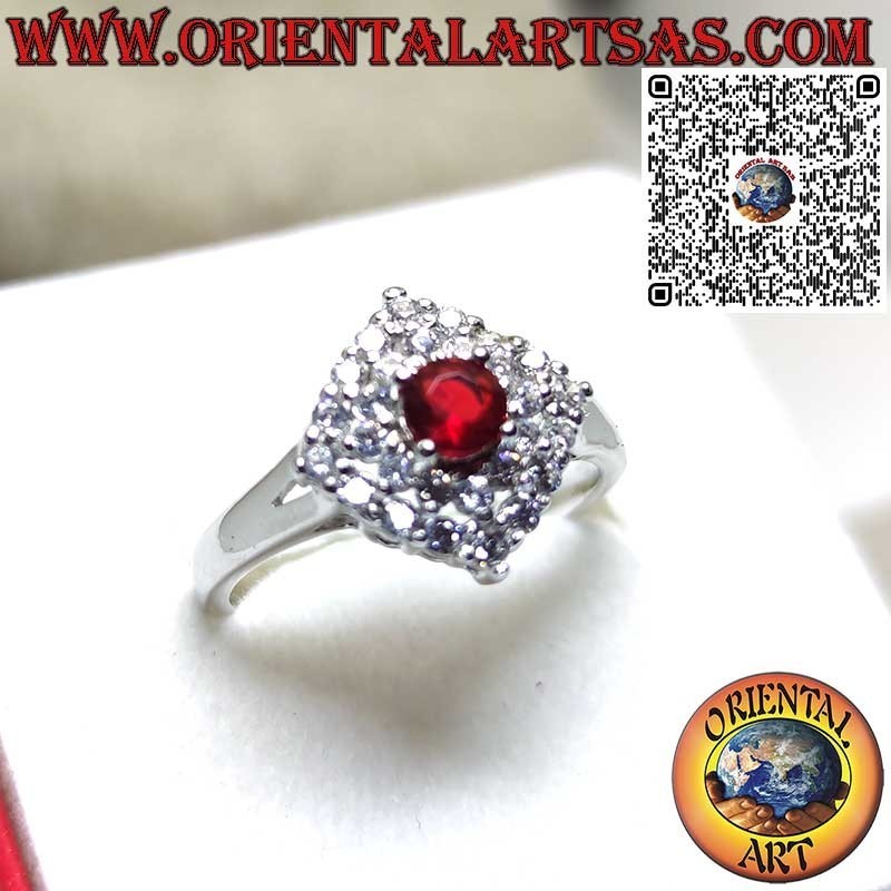 Anillo de plata con rubí sintético redondo engastado rodeado de rombos zirocones