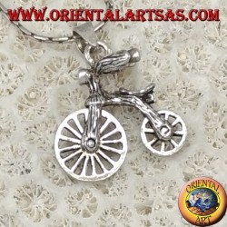 Colgante de plata, bicicletas con ruedas móviles