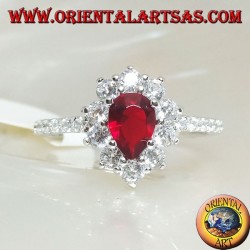 Bague en argent avec grenat goutte sertie de zircone cubique et rang sur les côtés