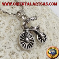 Pendentif, Vélo avec des roues mobiles
