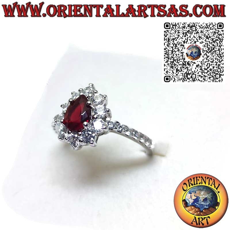 Bague en argent avec grenat goutte sertie de zircone cubique et rang sur les côtés