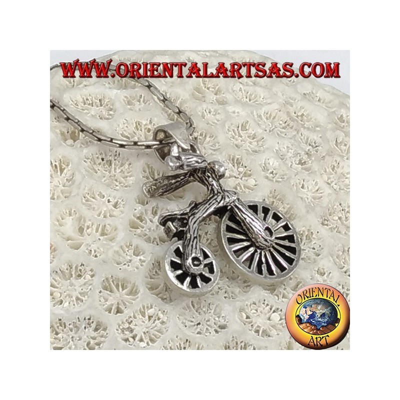 Pendentif, Vélo avec des roues mobiles