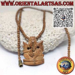 Collar con escultura de Ganesha de sándalo hecho a mano con cuentas