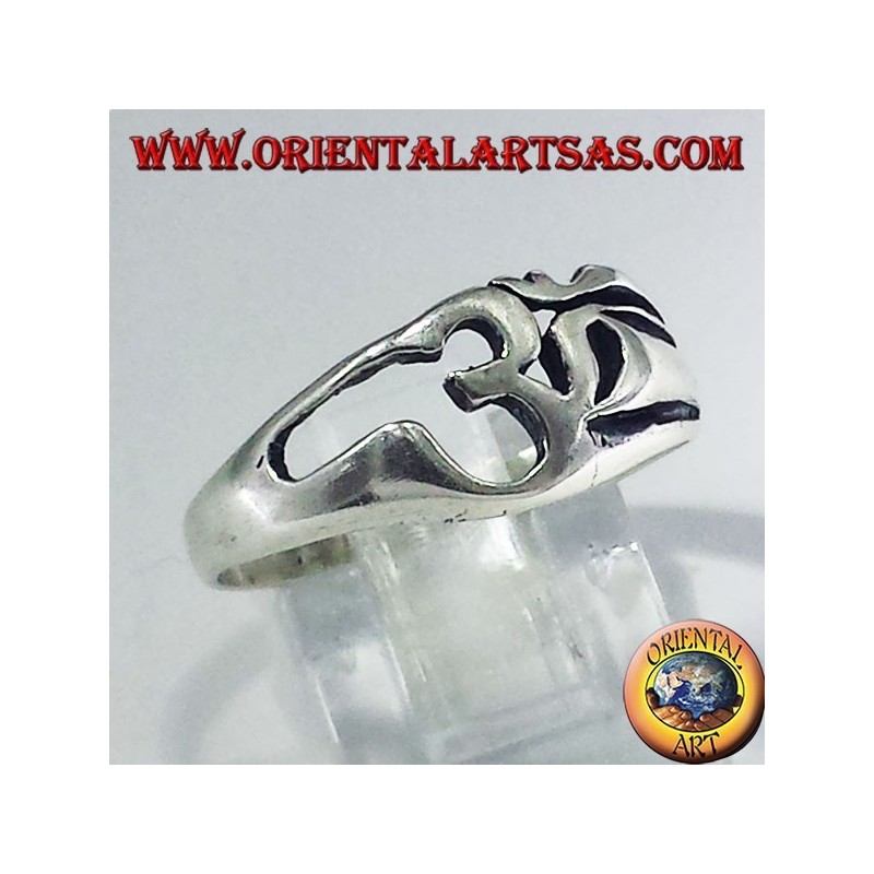 Anillo de plata con la letra sagrada del hinduismo