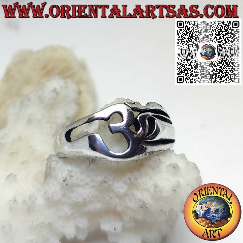 Bague en argent avec symbole sacré ॐ – Om, l’essence de l’énergie universelle