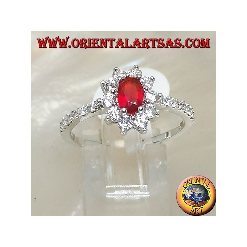 Bague en argent avec petit grenat ovale serti de zircone cubique et rang sur les côtés
