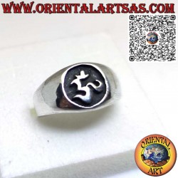 Anello in argento 925 con simbolo Om (ॐ) intagliato a basso rilievo – Fatto a mano