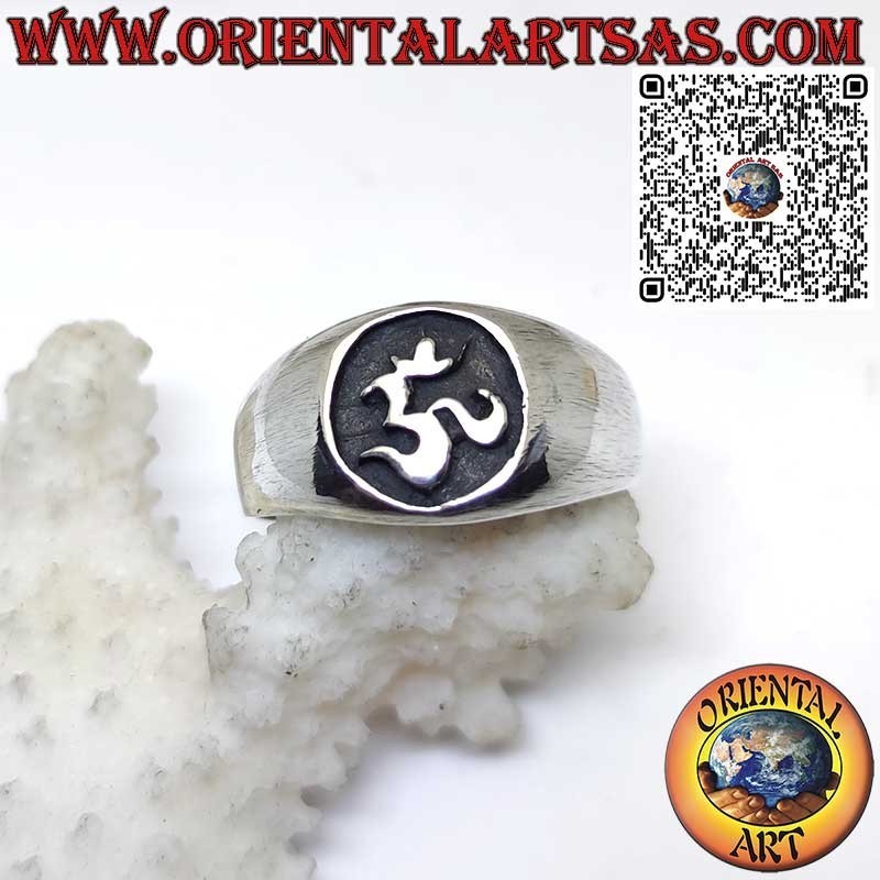 Anello in argento 925 con simbolo Om (ॐ) intagliato a basso rilievo – Fatto a mano