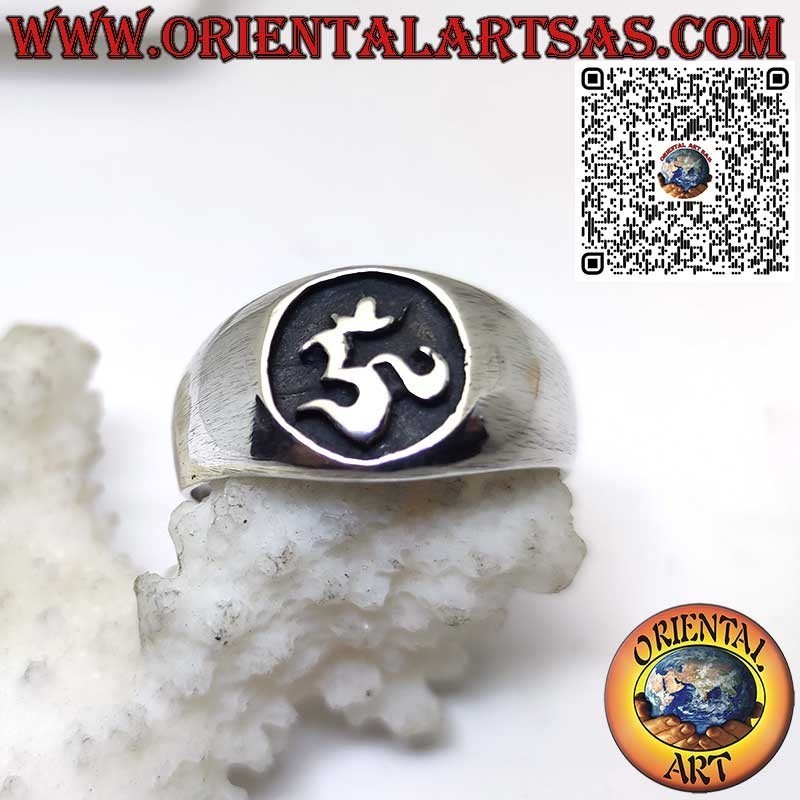 Anello in argento 925 con simbolo Om (ॐ) intagliato a basso rilievo – Fatto a mano