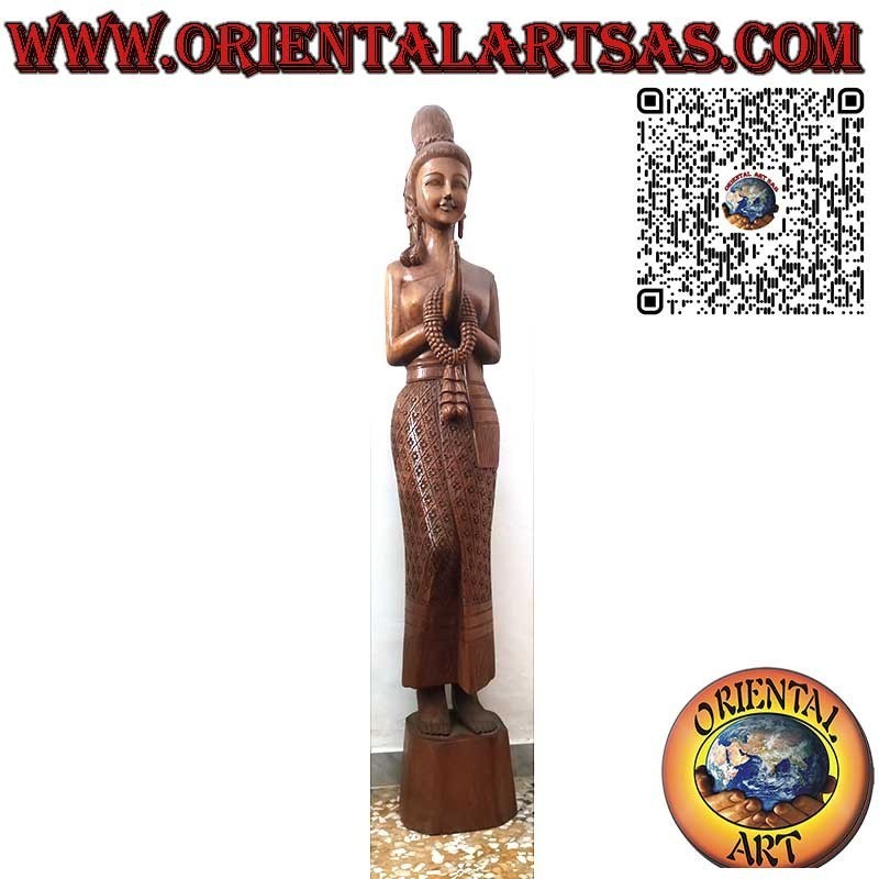 Thailändische Frau Skulptur mit Sawasdee-Gruß aus Holz, Blumenmuster, 150 cm