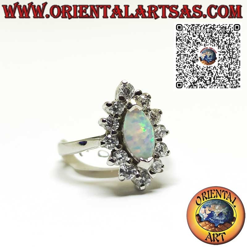 Anillo de plata con opalina arlequín lanzadera engastada en las puntas rodeadas de circonitas