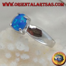 Silberring mit ovalem blauem Opalset und Schleifenfassung