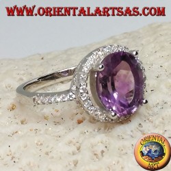 Bague en argent avec améthyste naturelle suspendue à un cercle de zircons