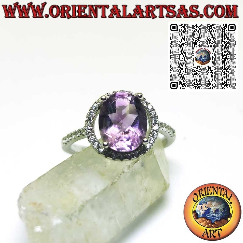 Bague en argent avec améthyste naturelle suspendue à un cercle de zircons