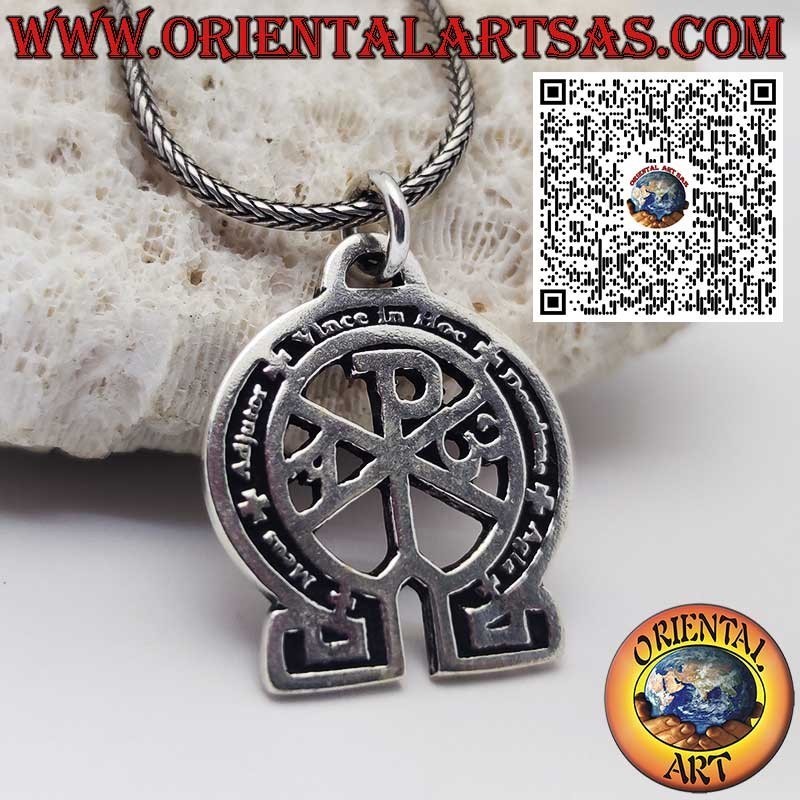 Pendentif en argent, Christogram ou "Crismon" avec l'écriture "meus adjutor wins in hoc dominus agla"