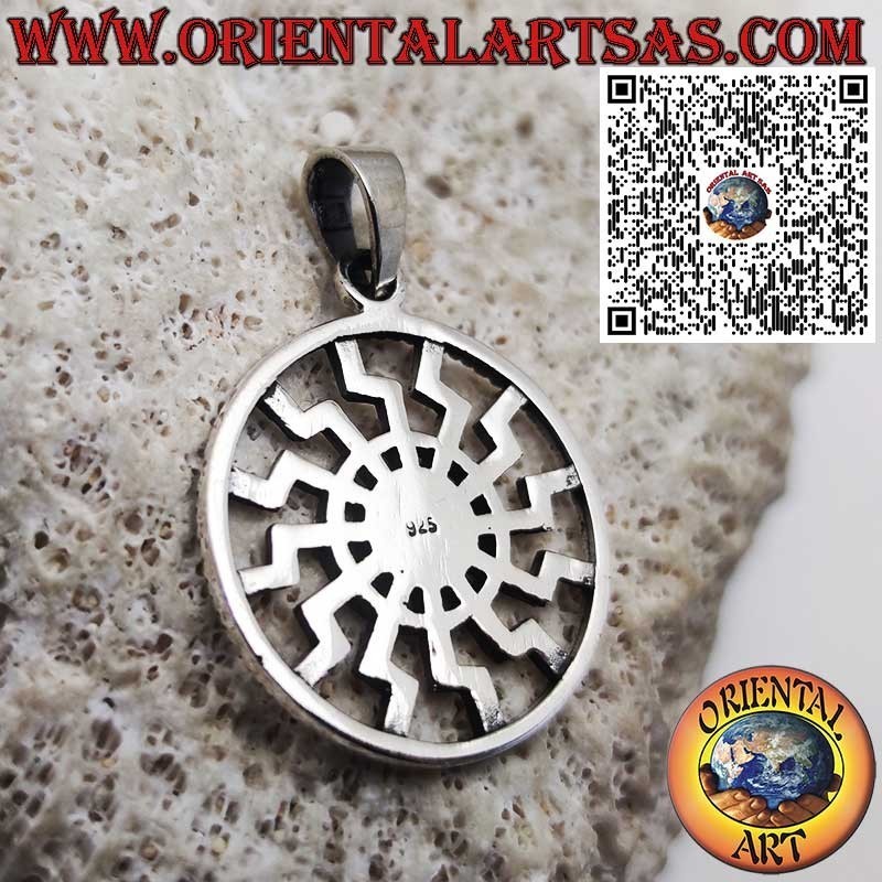 Colgante de Plata con Sol Negro / Rueda Solar – Símbolo de Energía y Ciclicidad (27 mm Ø)