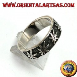 Silver glitter ring with bas-relief marijuana leaves
