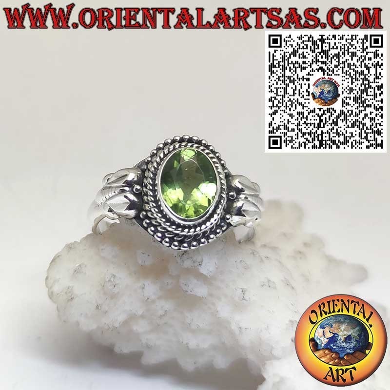 Bague en Argent avec Péridot Naturel Entouré de Perles – Élégance et Énergie