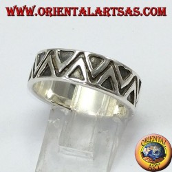 Silver band ring with bas-relief triangles