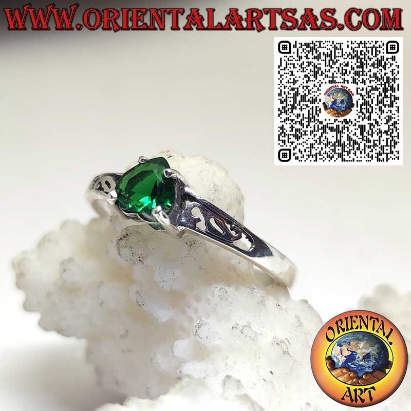 Anello in Argento 925 con Smeraldo Sintetico a Cuore e Trafori Laterali