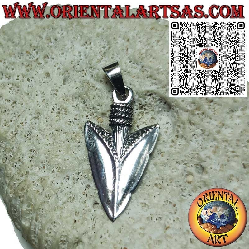 Gran colgante de punta de flecha de plata: símbolo de fuerza, coraje y protección.