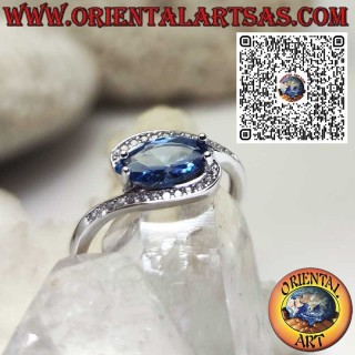 Anello in Argento con Topazio Blu di Londra a Navetta e Zirconi – Gioiello Elegante