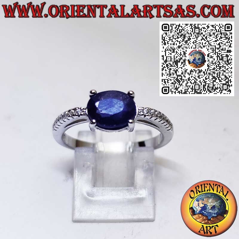 Anello in Argento 925 con Zaffiro Naturale Ovale Trasversale e Zirconi Laterali