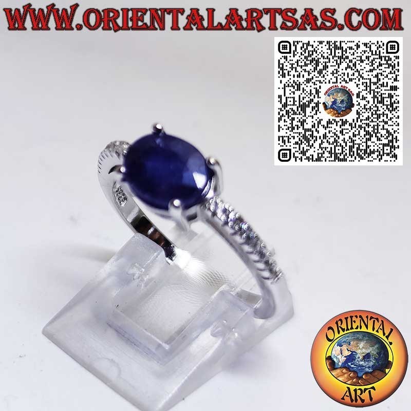 Anello in Argento 925 con Zaffiro Naturale Ovale Trasversale e Zirconi Laterali