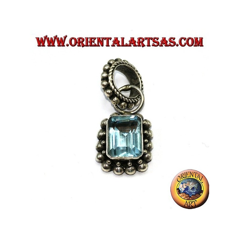 Pendentif en argent avec topaze bleue rectangulaire naturelle
