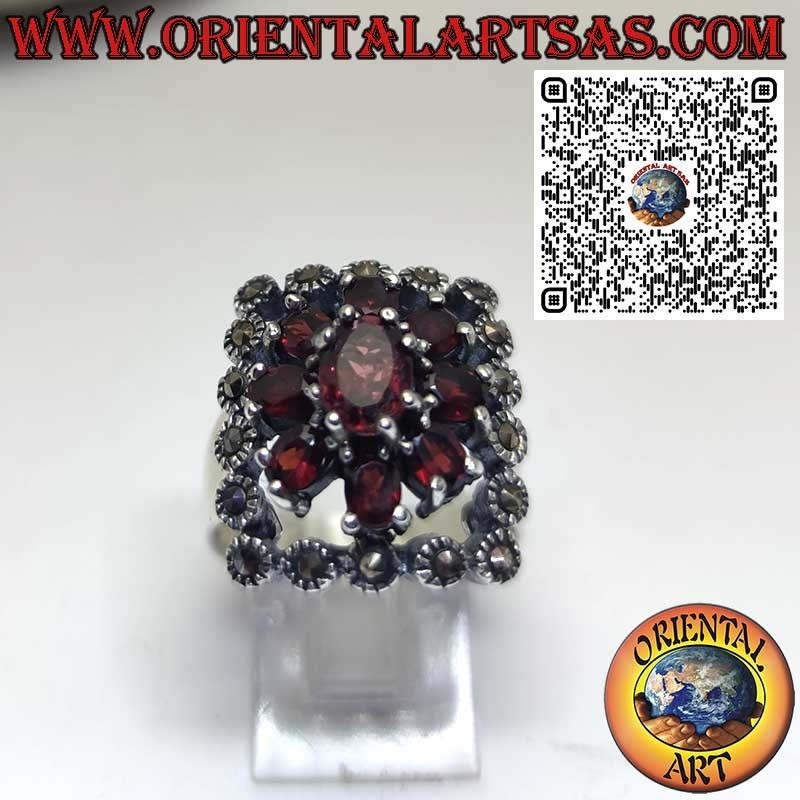 Anello in Argento 925 con Granato Ovale centrale, contorno di Granati e Marcassiti