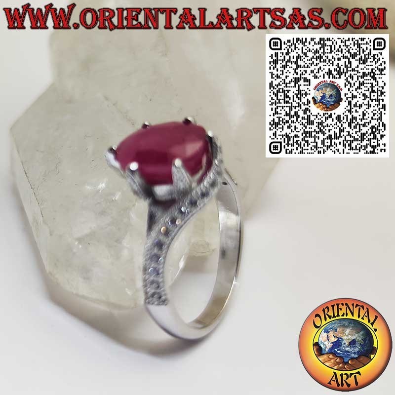 Anello in Argento 925 con Rubino Naturale Ovale e Montatura Asimmetrica con Zirconi