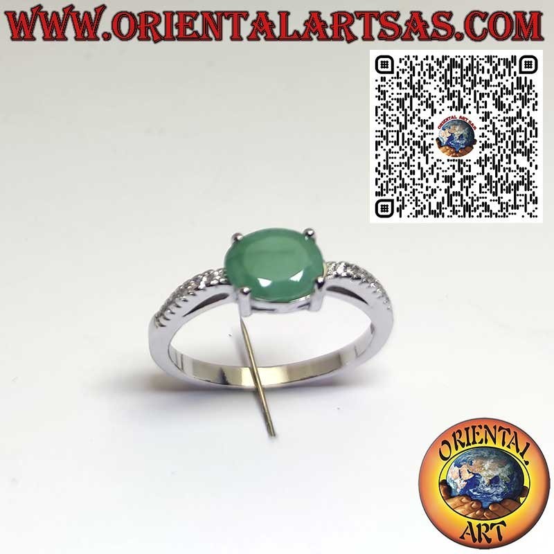 Anello in Argento 925 con Smeraldo Naturale Ovale e Zirconi Laterali