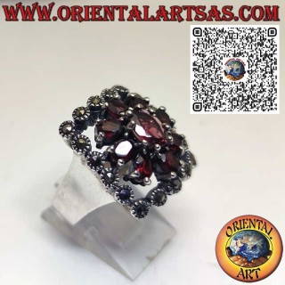 Anello in Argento 925 con Granato Ovale centrale, contorno di Granati e Marcassiti