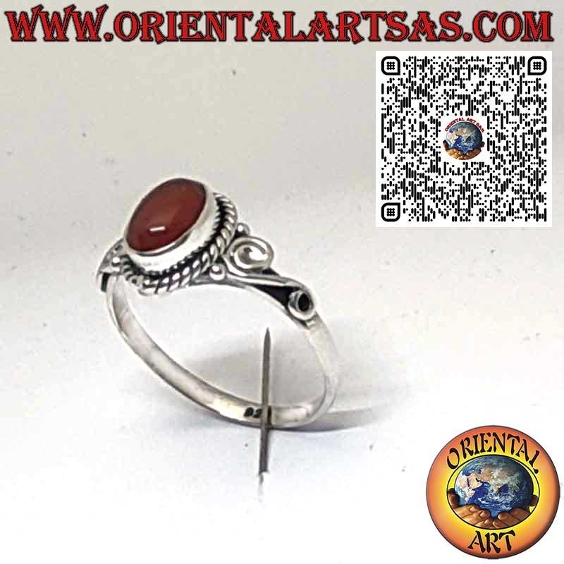 Anello in Argento 925 con Corniola Naturale Ovale e Decorazioni a Spirali sui Lati