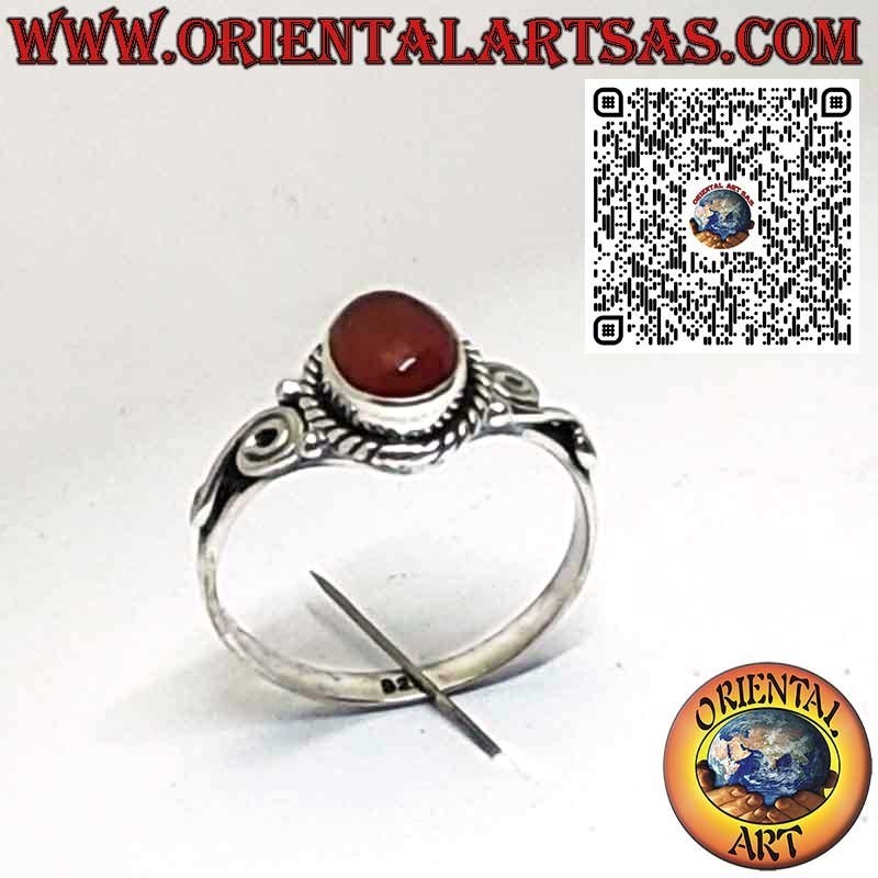 Anello in Argento 925 con Corniola Naturale Ovale e Decorazioni a Spirali sui Lati