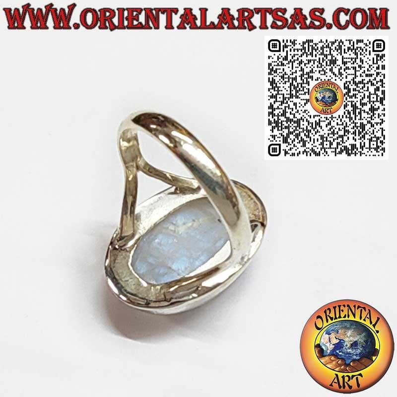Anello in argento con pietra di luna tonda ornata e spirale sui lati