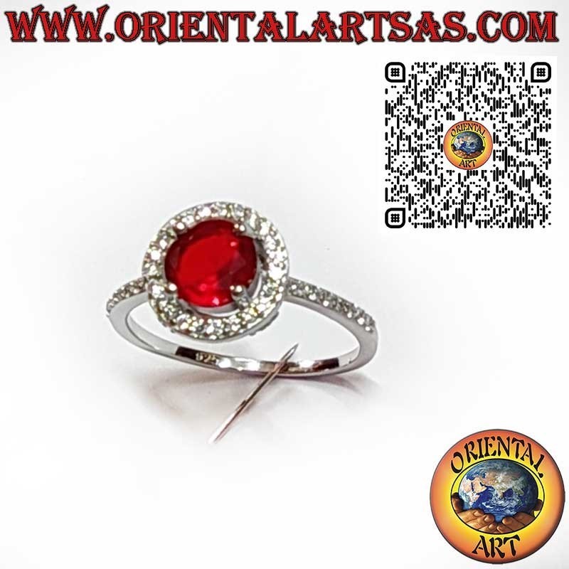 Anello in Argento 925 con Granato Tondo e Zirconi Bianchi