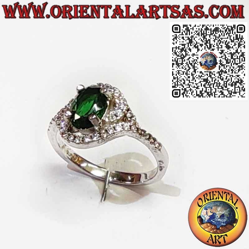 Anello in Argento 925 con Smeraldo Ovale e Zirconi Asimmetrici