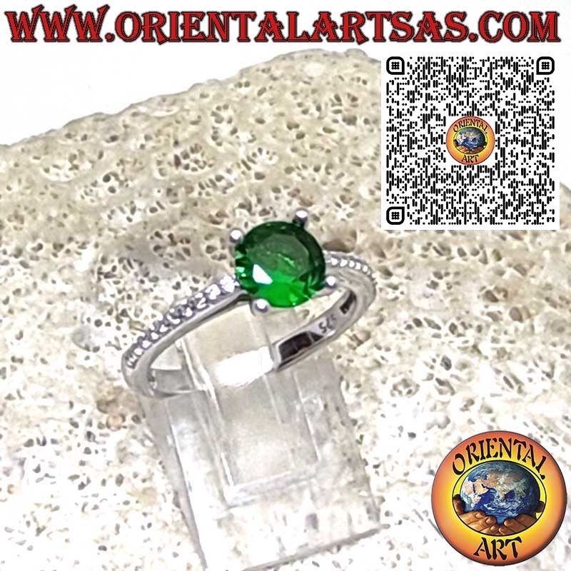 Bague en Argent 925 avec Saphir Synthétique Rond Solitaire et Zircons Latéraux