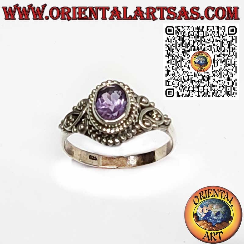 Silberring mit natürlichem Amethyst und balinesischen Verzierungen