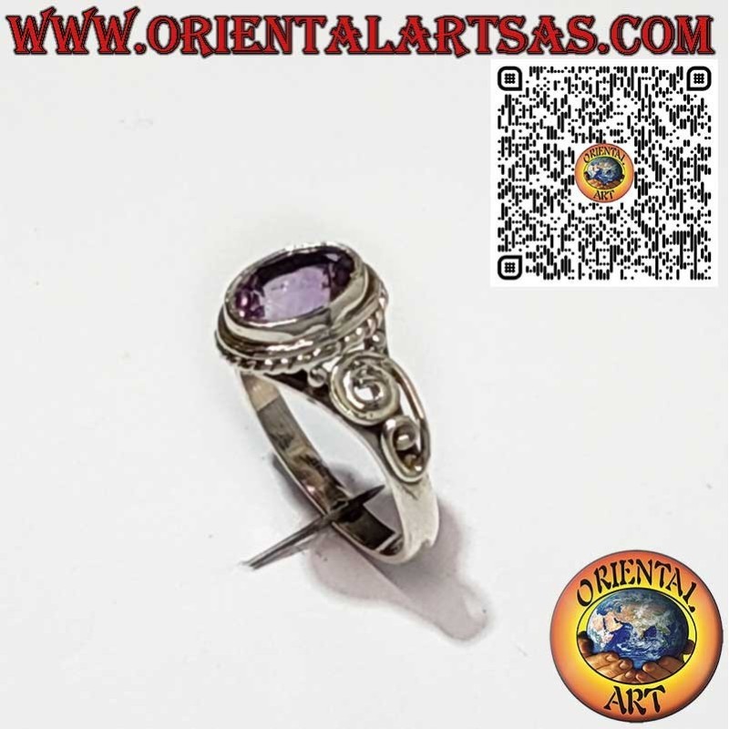 925 Sterling Silver Ring with Natural Oval Amethyst and Decorative Details