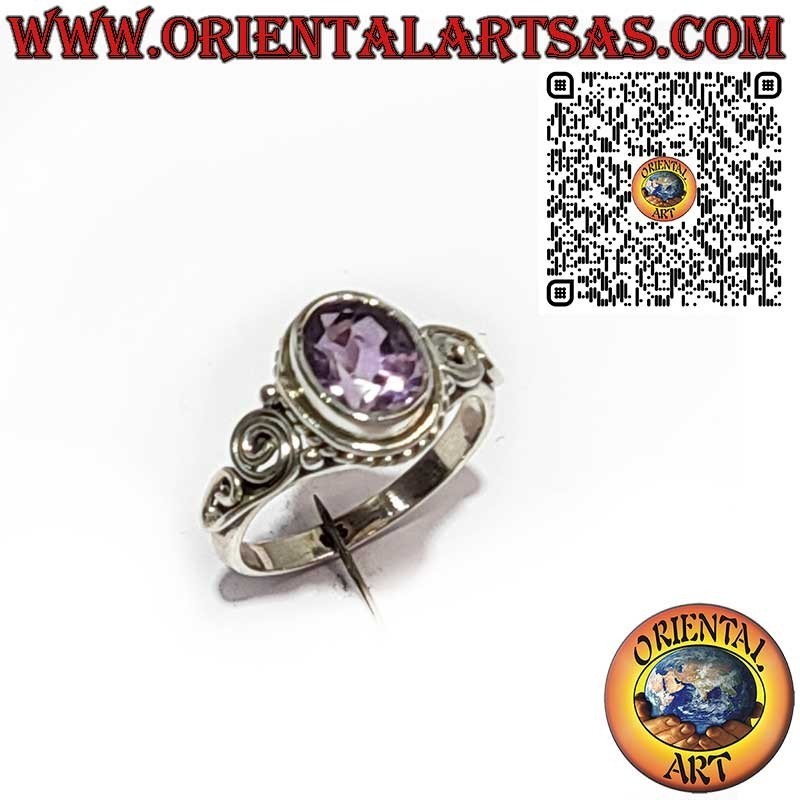 925 Sterling Silver Ring with Natural Oval Amethyst and Decorative Details