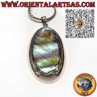 Ciondolo in argento 925 con paua shell ovale grande dai riflessi iridescenti.