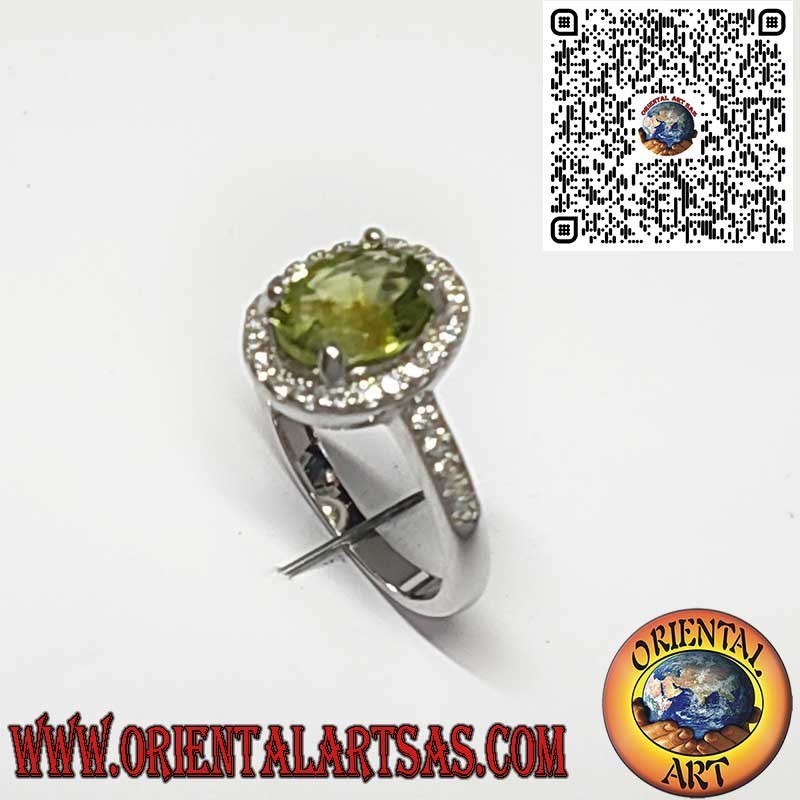 Anillo de Plata 925 con Peridoto Natural Ovalado Rodeado de Circonitas