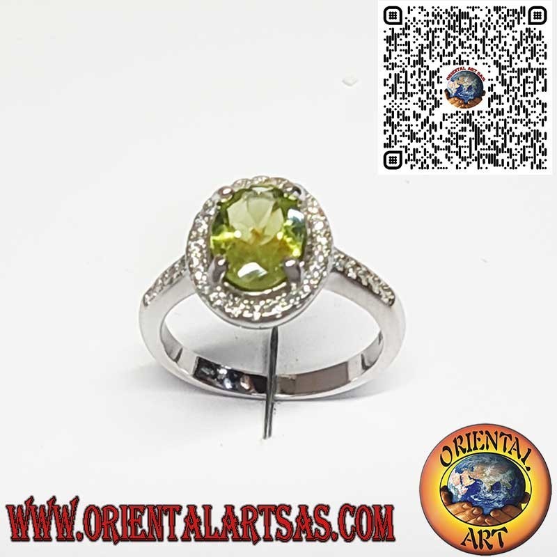 Anello in Argento 925 con Peridoto Naturale Ovale Contornato da Zirconi