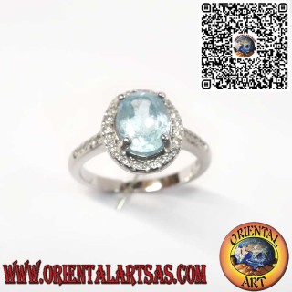 925er Silberring mit Natürlichem Ovalem Blauen Topas und Zirkonia-Rahmen