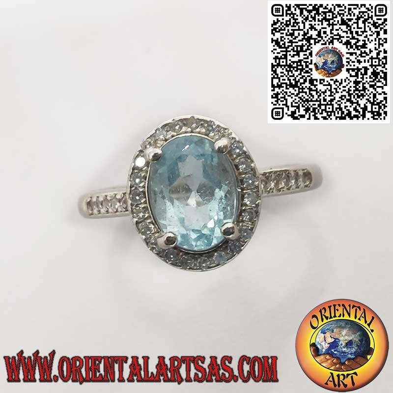 925er Silberring mit Natürlichem Ovalem Blauen Topas und Zirkonia-Rahmen