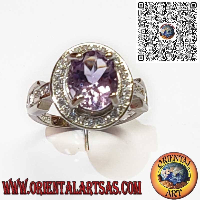 Anello in Argento 925 con Ametista Naturale Ovale Incastonata a 4 Griffe e Contornata da Zirconi