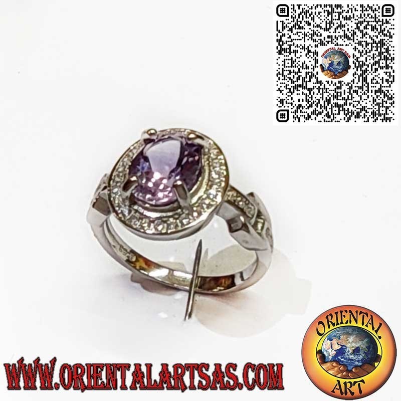Anello in Argento 925 con Ametista Naturale Ovale Incastonata a 4 Griffe e Contornata da Zirconi