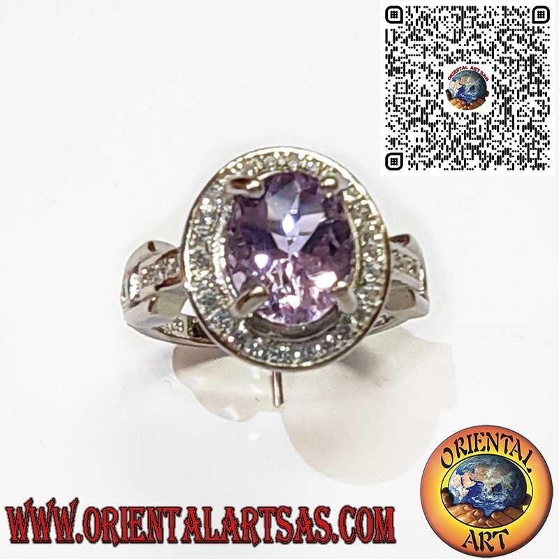 Anello in Argento 925 con Ametista Naturale Ovale Incastonata a 4 Griffe e Contornata da Zirconi
